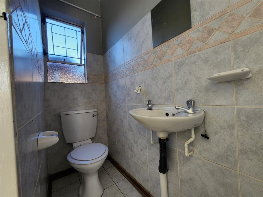 2 Bedroom Property for Sale in Langenhovenpark Free State